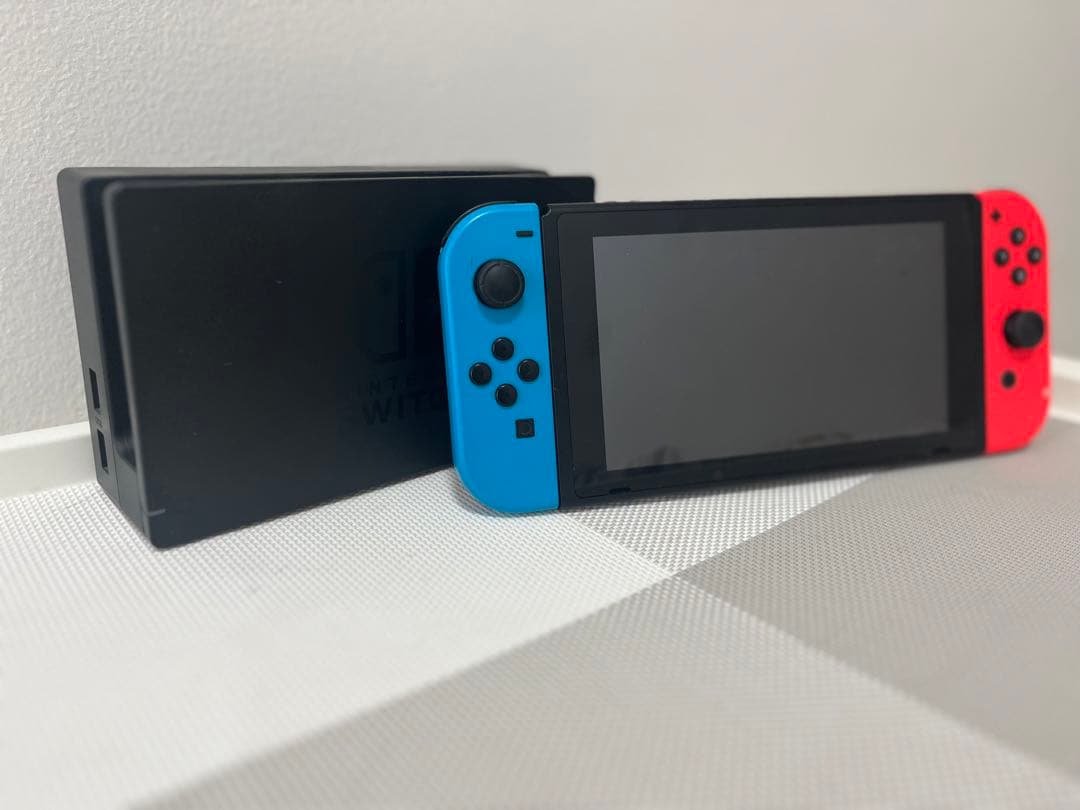 手*ガ様 Nintendo Switch 本体 青/赤