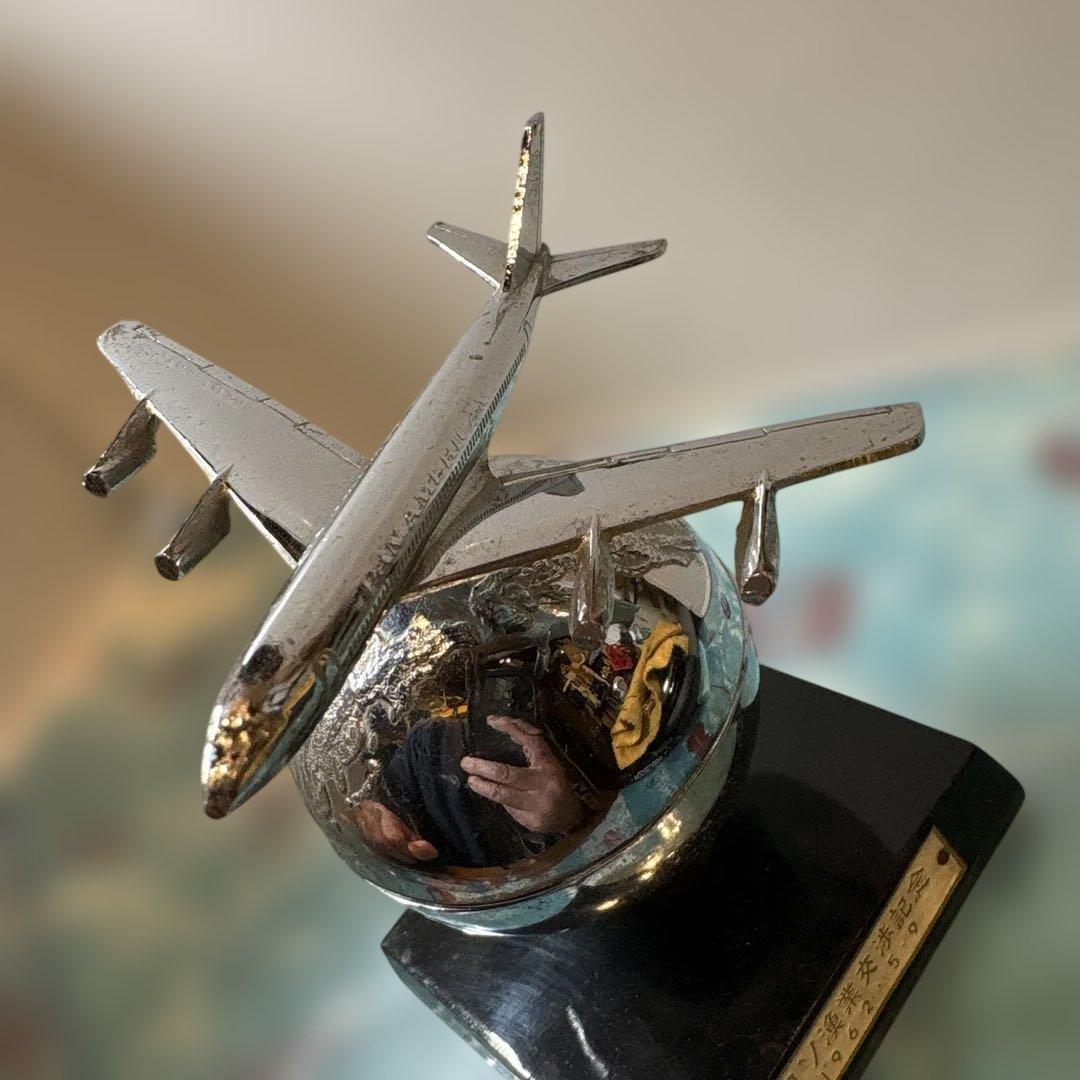 PAN AM 飛行機と地球オブジェ　1962年