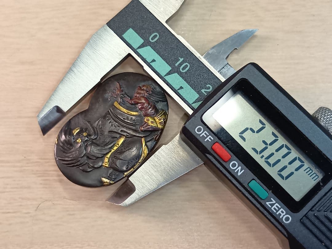 煙草入れ／超絶技巧前金具／在銘あり