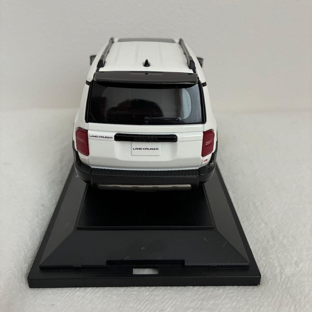 トヨタ ランドクルーザー 250 1/30スケール ホワイト