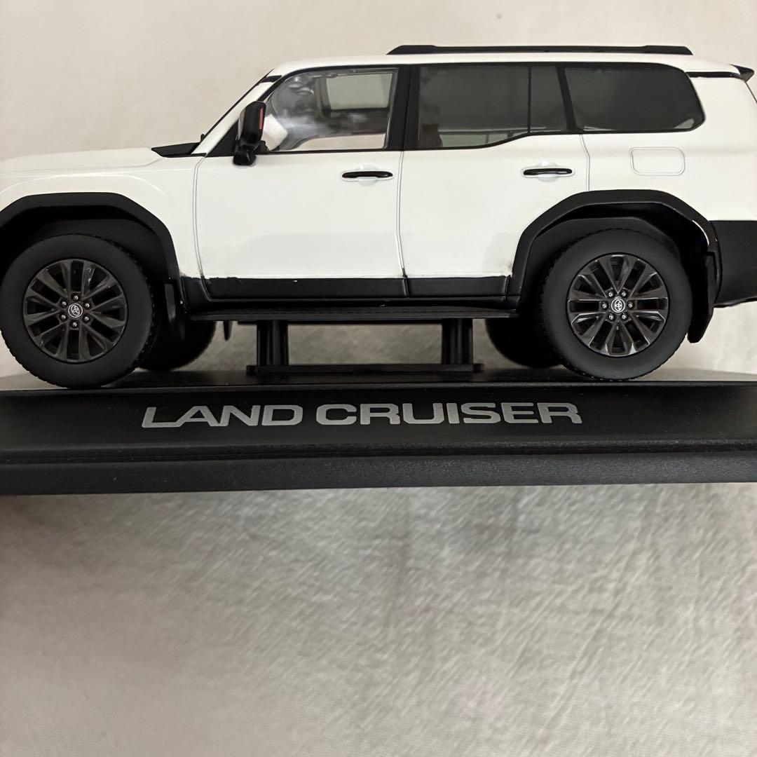 トヨタ ランドクルーザー 250 1/30スケール ホワイト