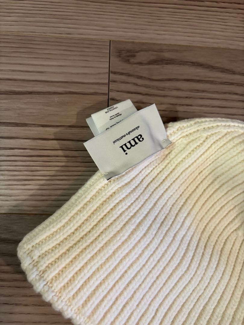 ami ホワイト ニット帽