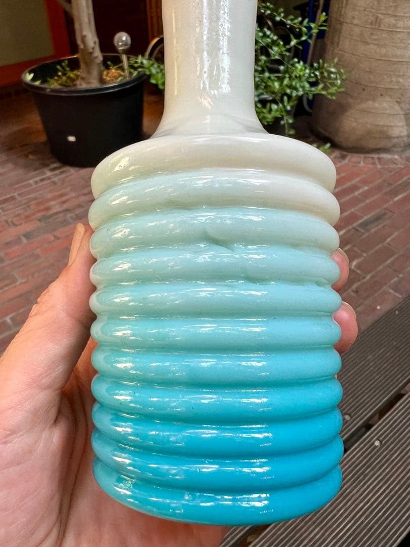 大正ロマン　乳白ガラス青グラデーション 徳利　一輪挿し　和ガラス　ウランガラス