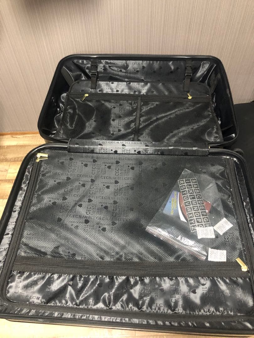 CECIILmBEE ブラックスーツケース 中型