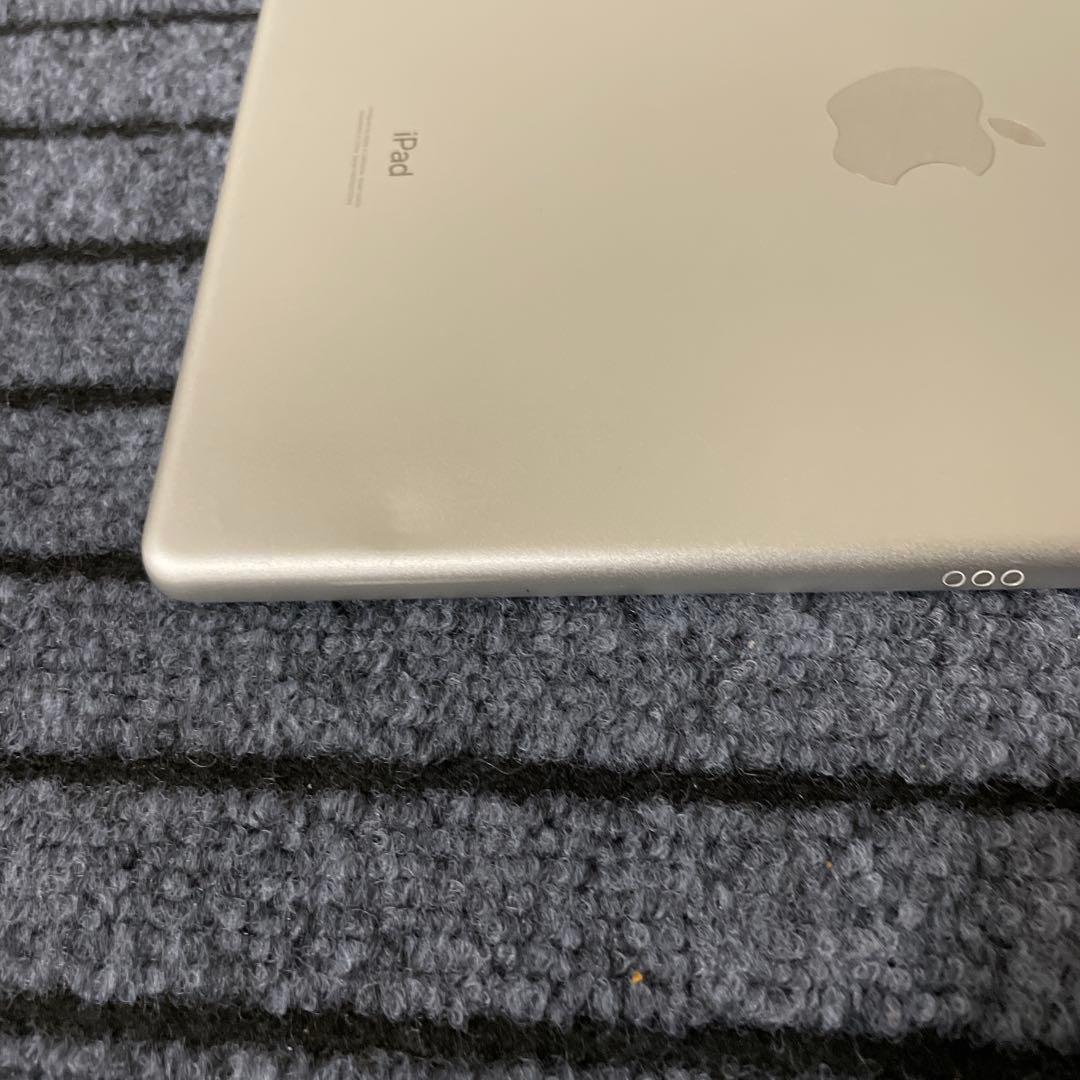 93 iPad 8世代 32GB SIMフリー シルバー