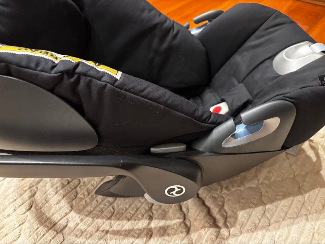 Cybex 車用チャイルドシート ブラック