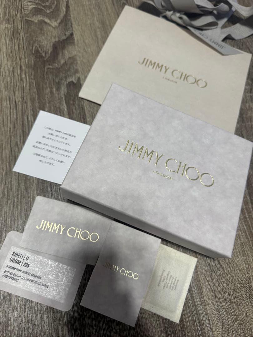 ゆ*ゆ様 【極美品】《正規購入》JIMMY CHOO シルバー ウォレット