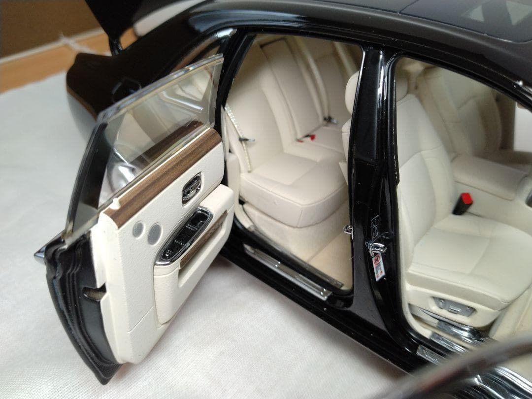 235　京商　1/18　ロールスロイス　ゴースト　黒/シルバー