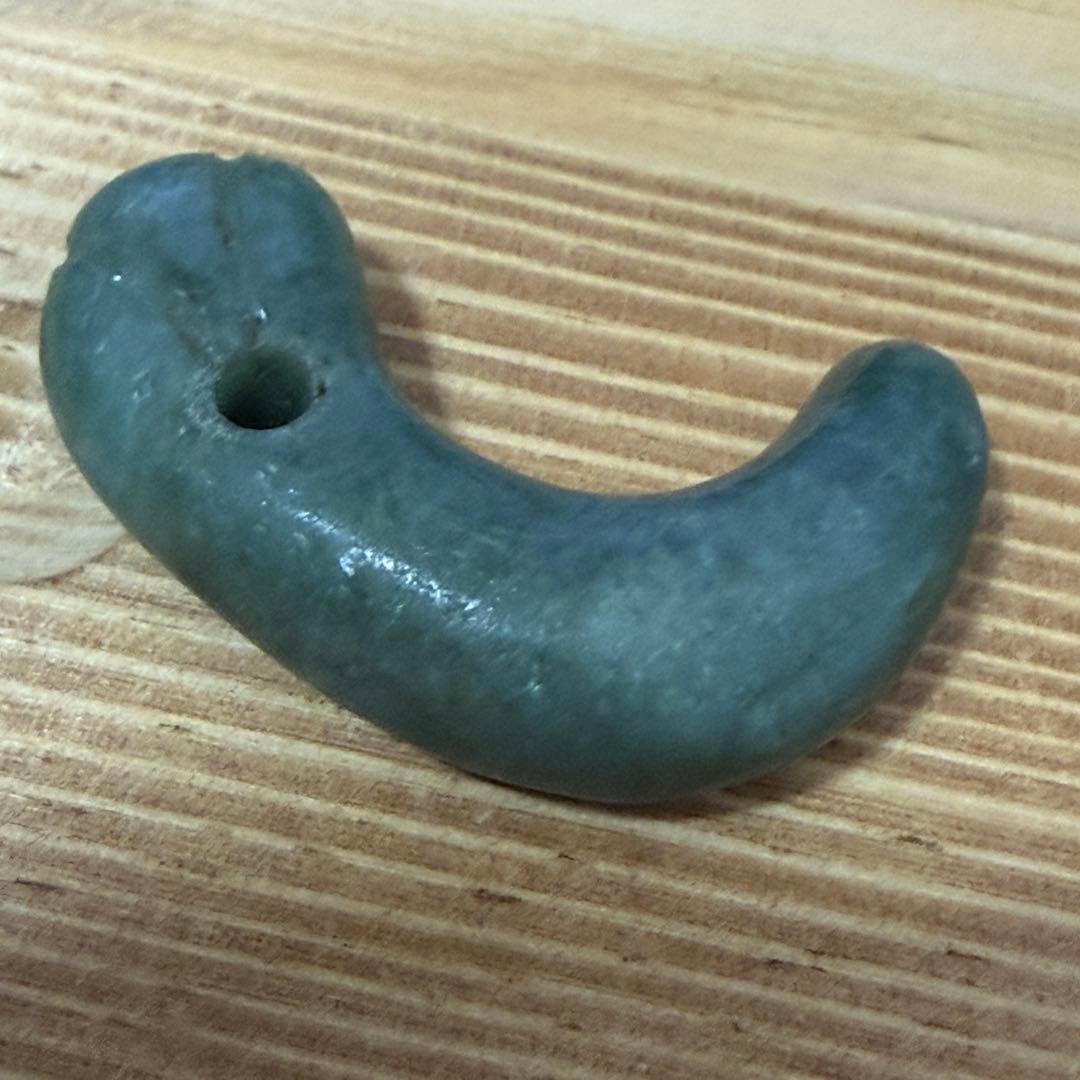 縄文、弥生、古墳時代 、須恵器 、翡翠、丁字頭硬玉勾玉 T