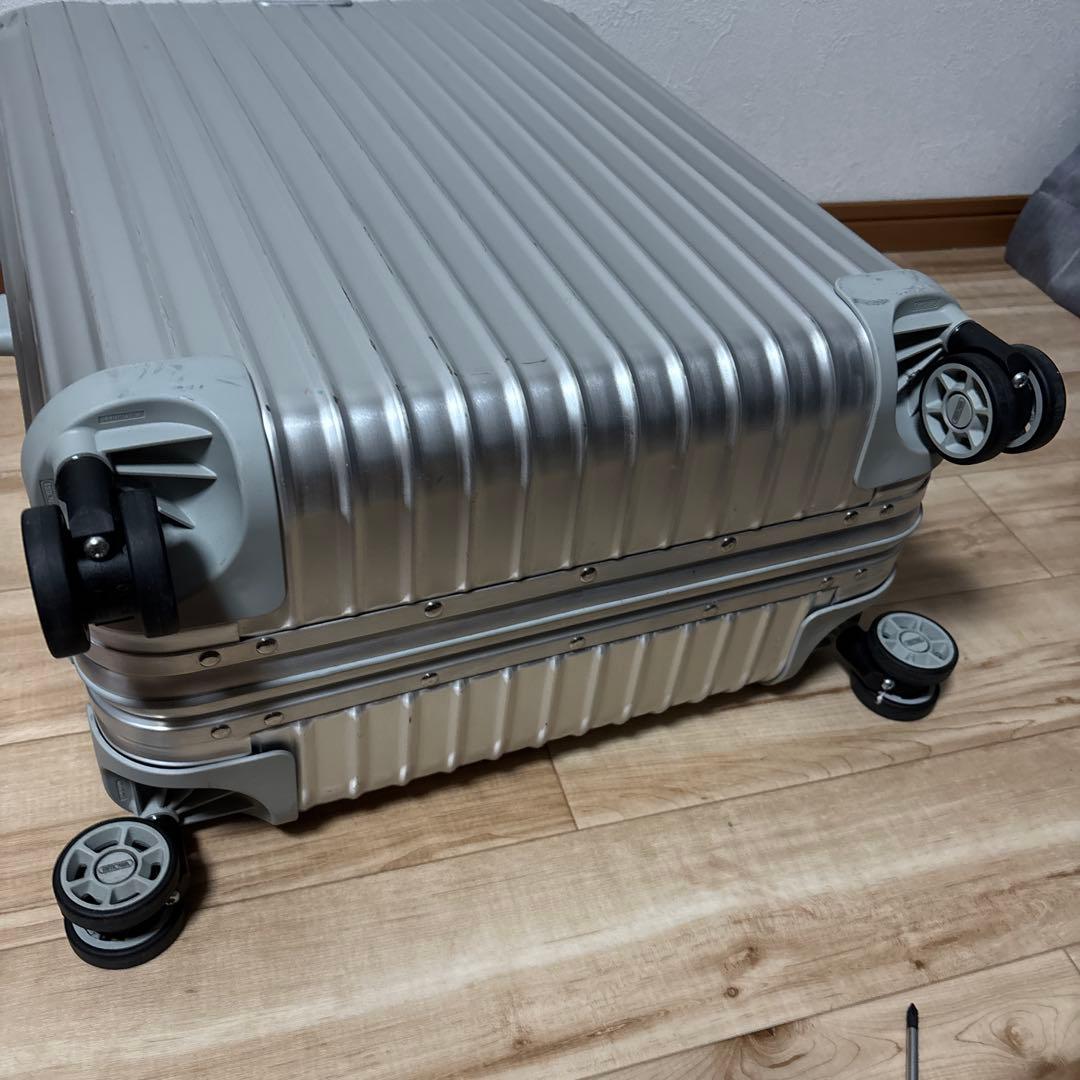 リモワ　トパーズ　45L 4輪　シルバー　キャリーケース　状態良い　最安値
