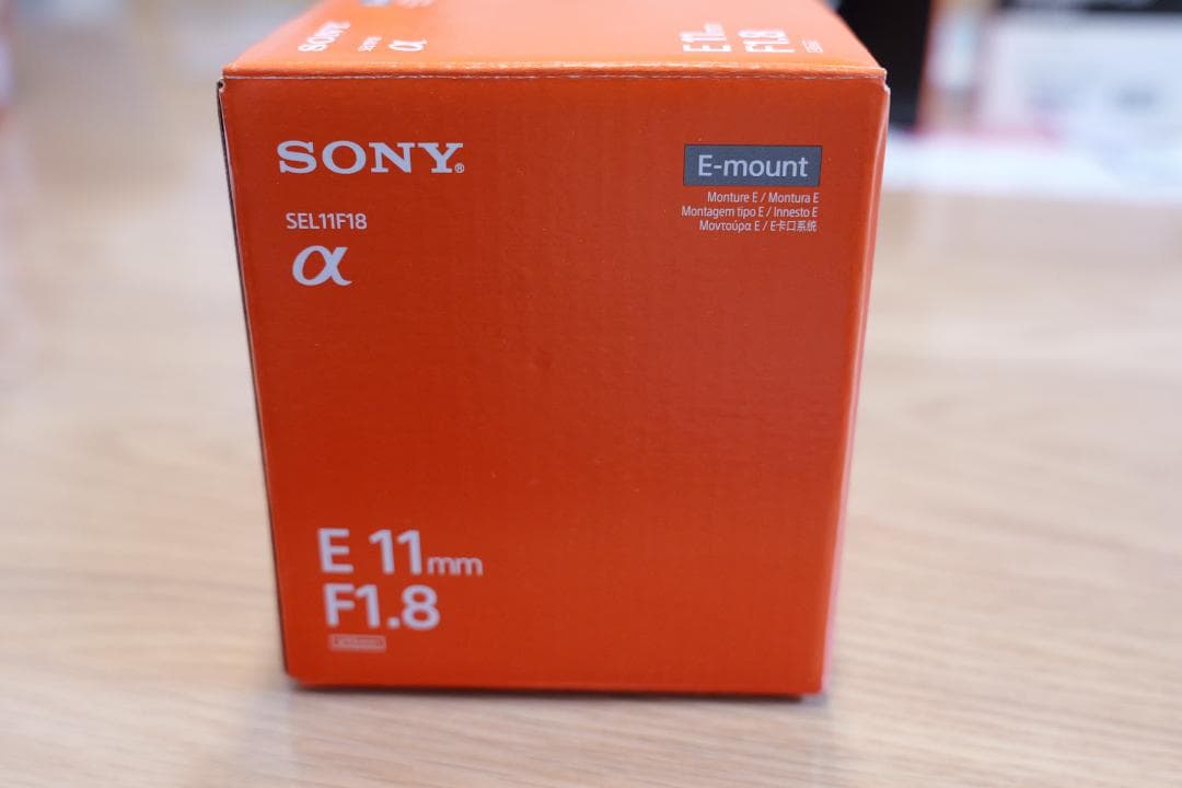 【美品】SEL11F18（SONY ミラーレスカメラレンズ）