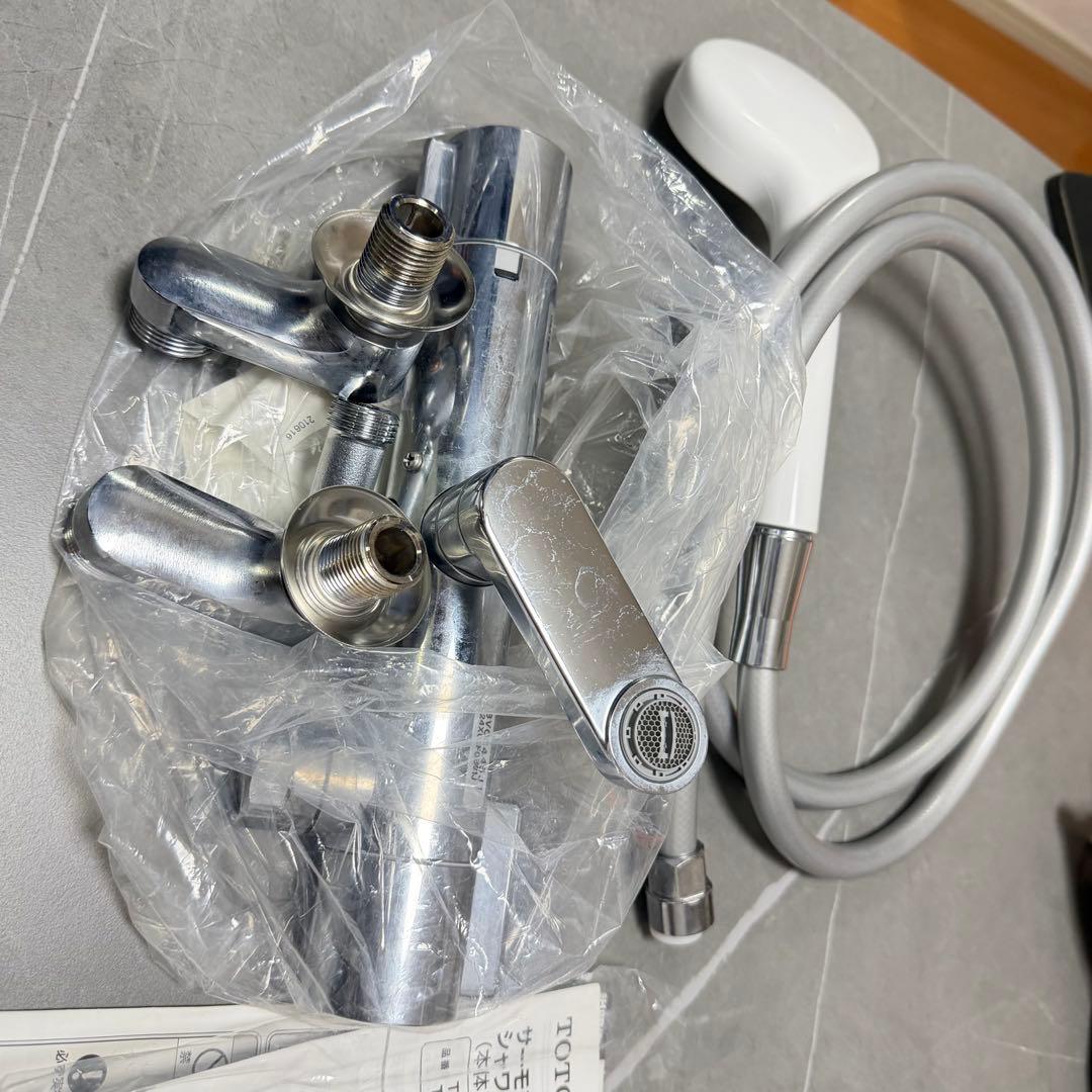 「浴室用の分岐水栓付きシャワー水栓です。」 TBV03445J1