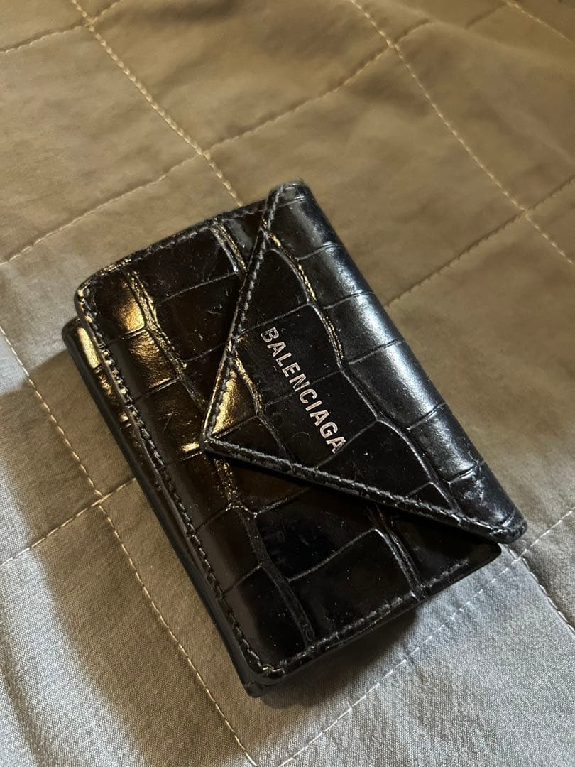 BALENCIAGA ブラック 三つ折り財布 クロコダイル型押しミニウォレット