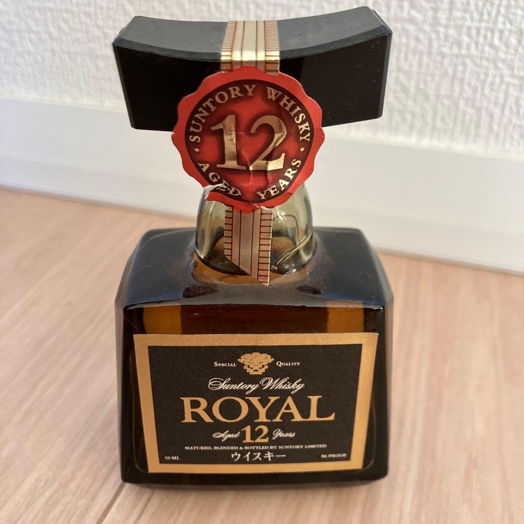 古酒　サントリーローヤル1000ml とローヤル12年黒ラベルミニボトル50ml