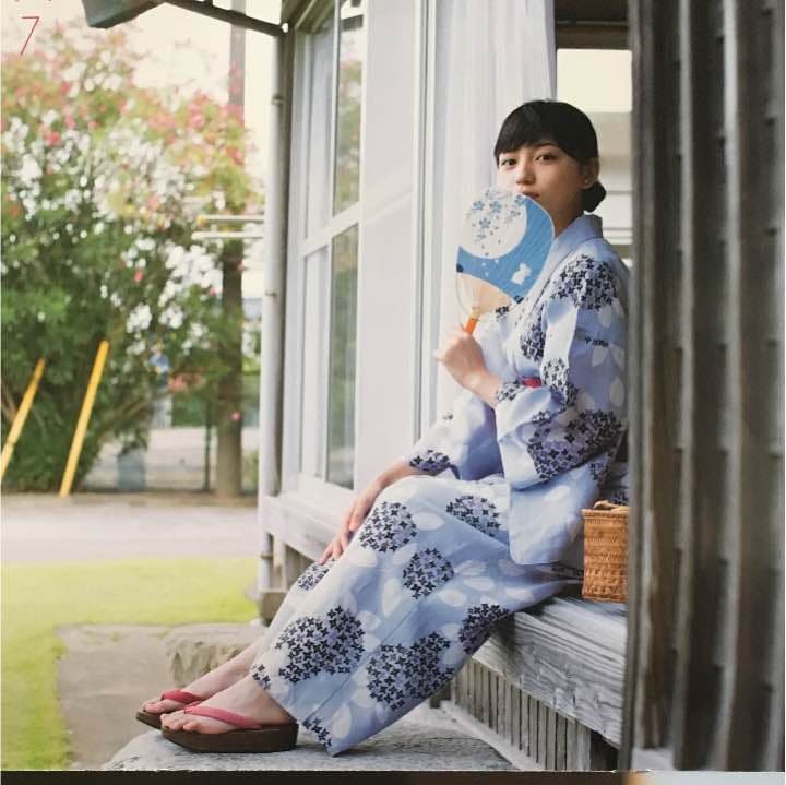 【直筆サイン入り】川口春奈［初版発行］カレンダー