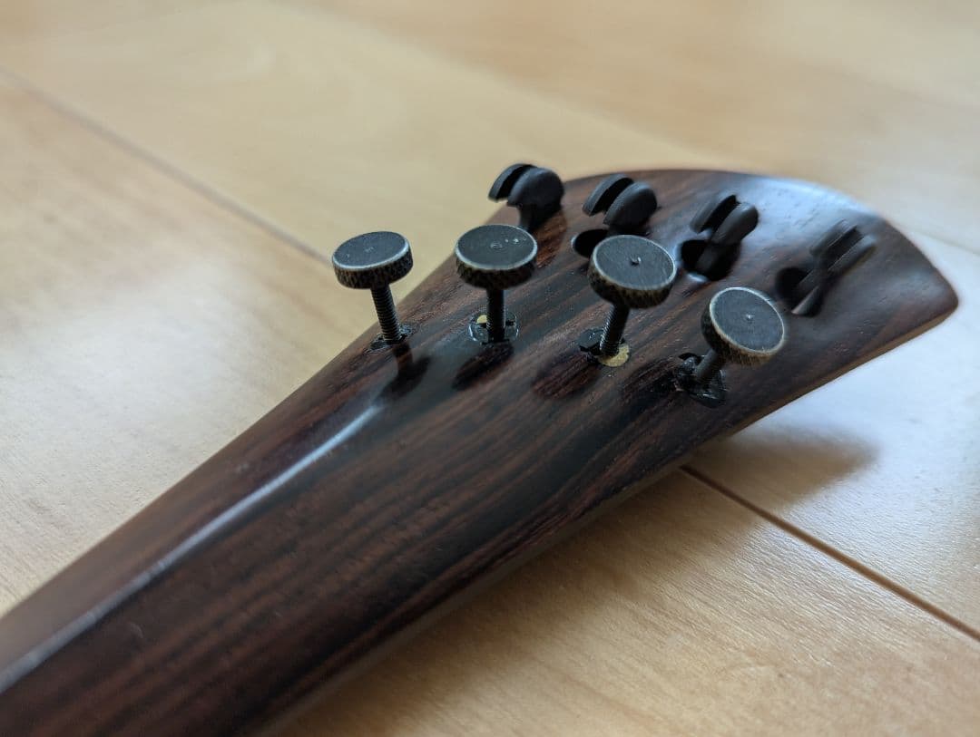 チェロ用テールピース　ハープ型、ローズウッド製