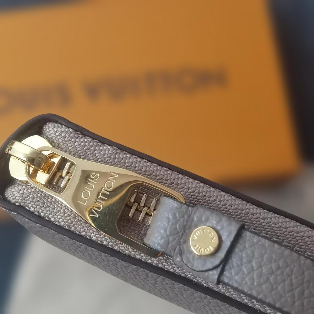 美品 M69794 グレー 二つ折り財布