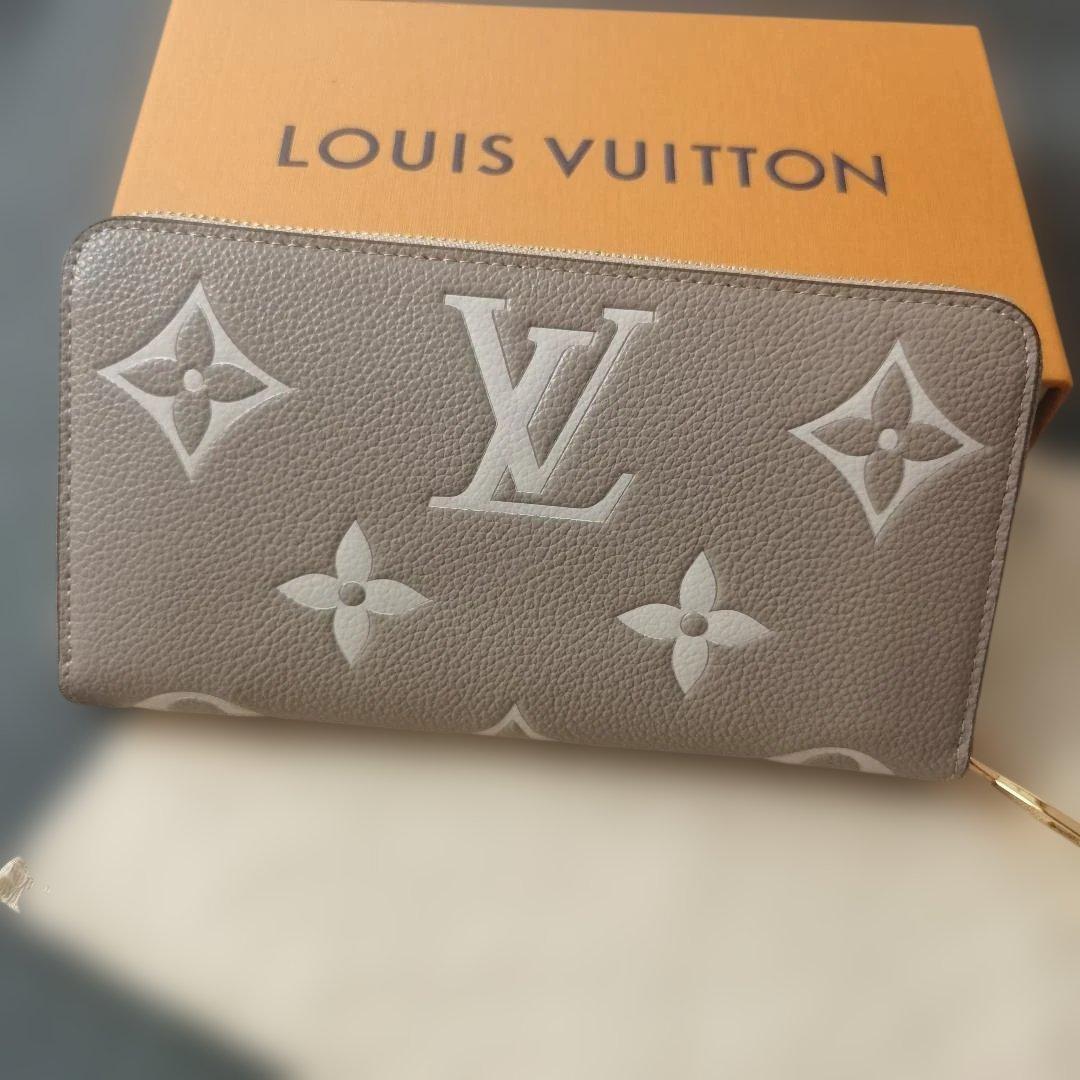 美品 M69794 グレー 二つ折り財布