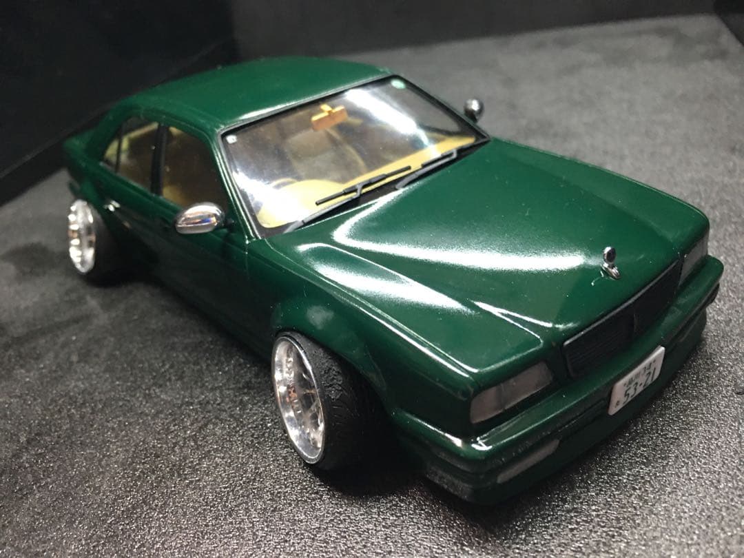 旧車VIPカープラモデル完成品1／２４アオシマ２３シーマ