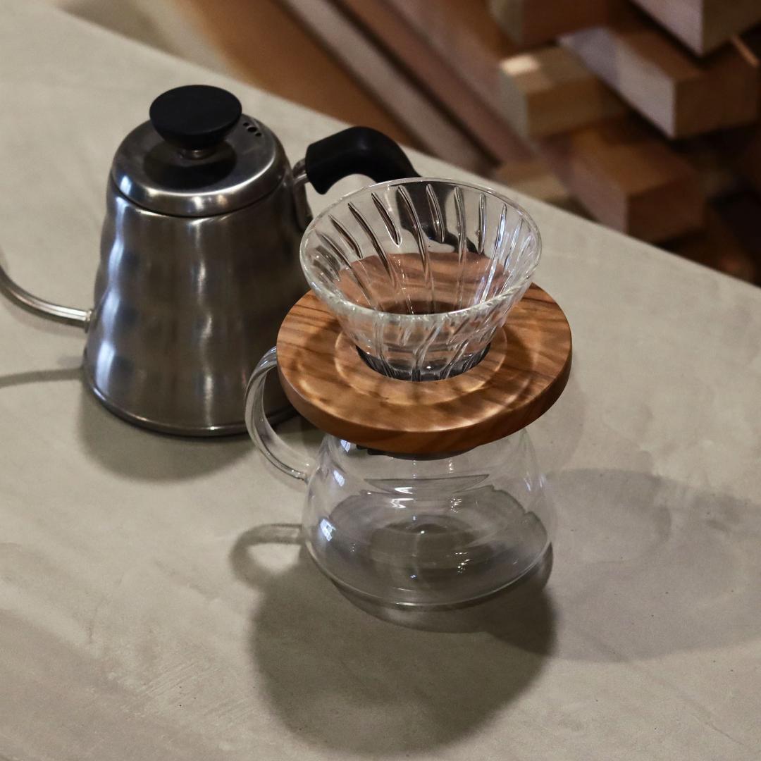 薄塗りモルタル｜ライトグレー｜丸｜円形｜カフェテーブル｜店舗什器｜店舗｜飲食店