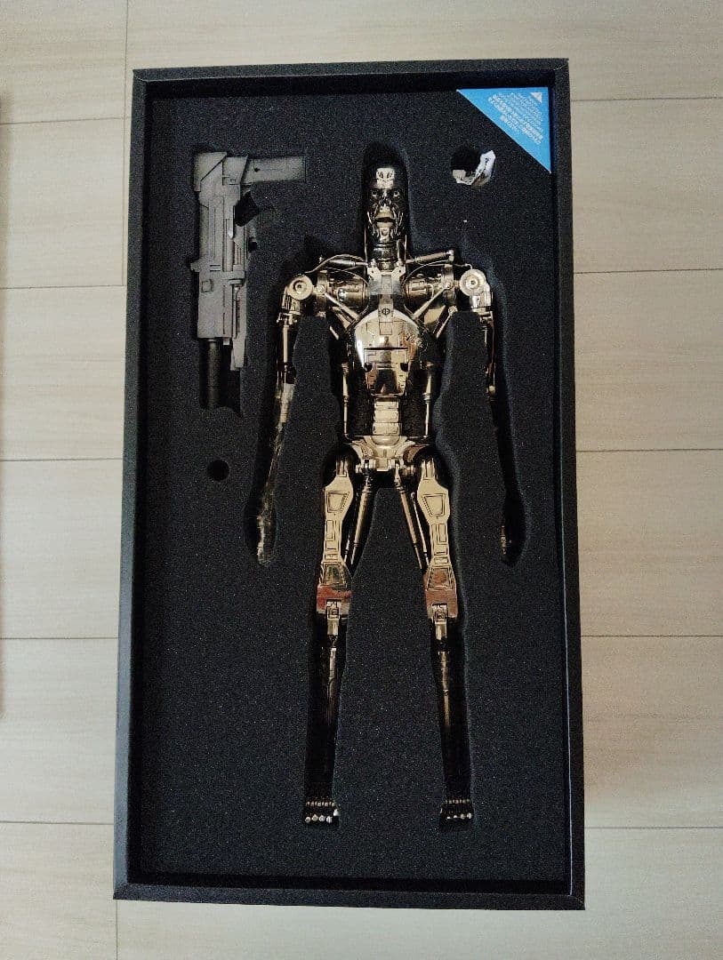ホットトイズ ターミネーター1/4スケールフィギュア T-800エンドスケルトン