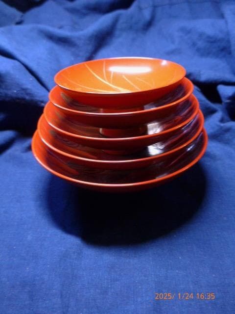 美品　大変素晴らしい蒔絵の「魚貝ずくし」絵変わり蒔絵　五つ組　盃台