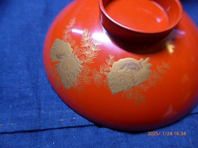 美品　大変素晴らしい蒔絵の「魚貝ずくし」絵変わり蒔絵　五つ組　盃台