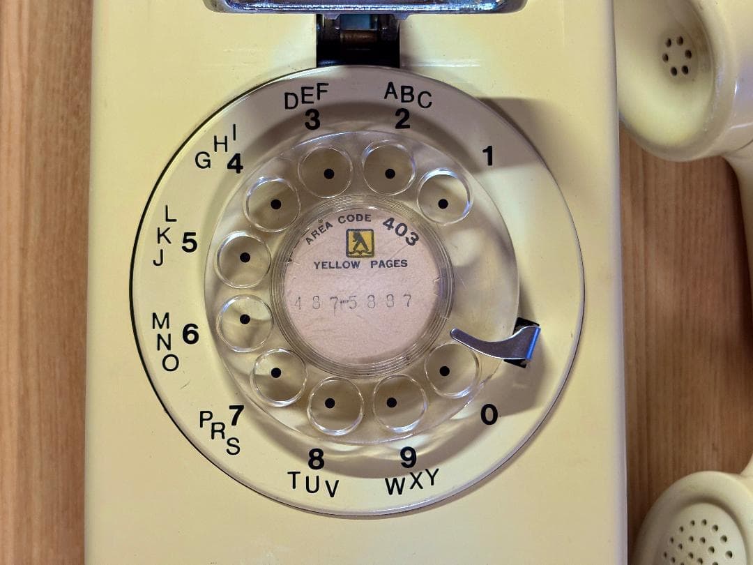 ヴィンテージ 壁掛け ダイアル 電話機 クリーム色