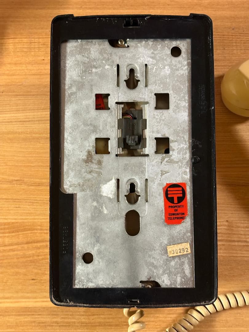 ヴィンテージ 壁掛け ダイアル 電話機 クリーム色