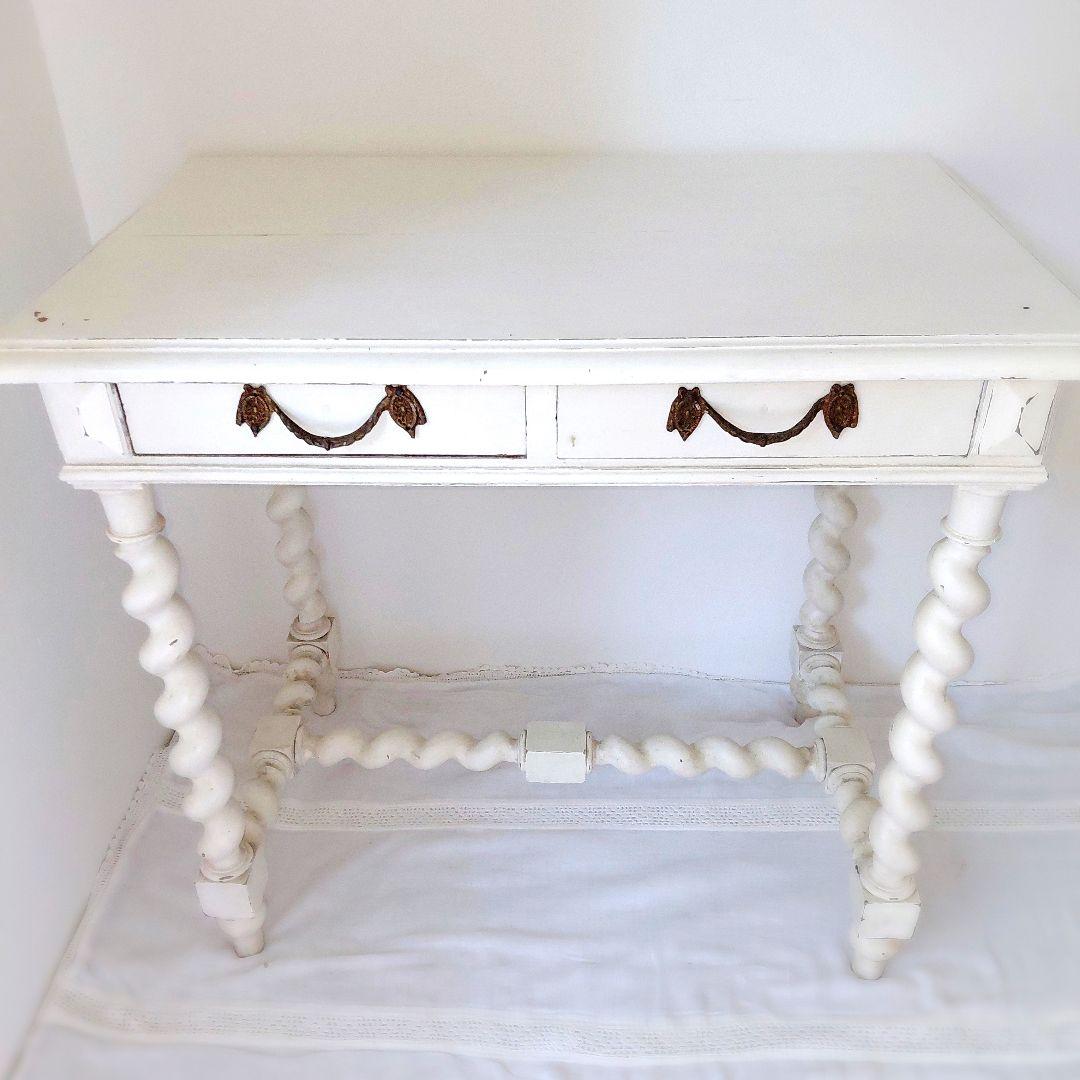 売り尽くし！フランスアンティークテーブル　ツイストレッグ