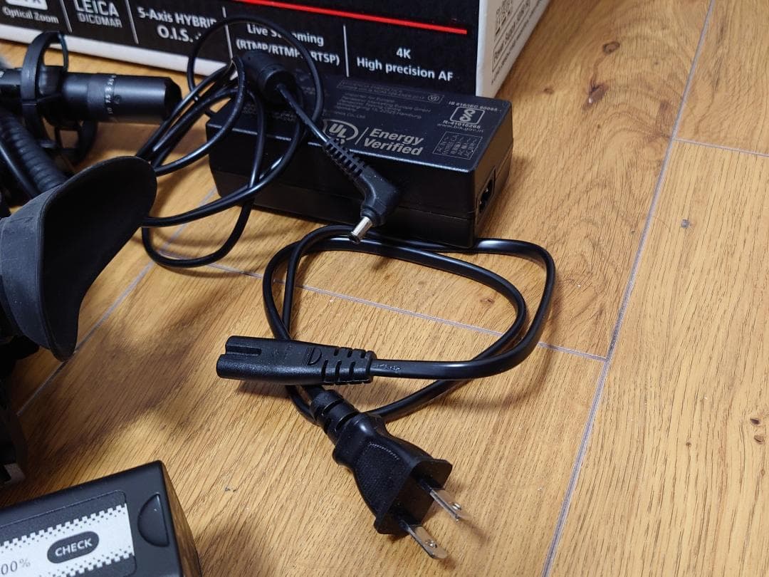 Panasonic HC-X1500 ビデオカメラ 本体（箱付き）他おまけ付き