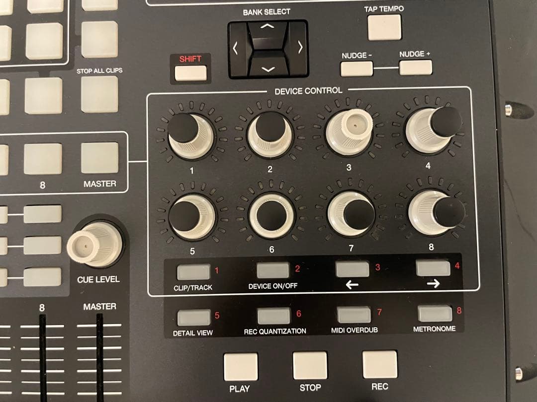 APC40 - AKAI Professional コントローラー
