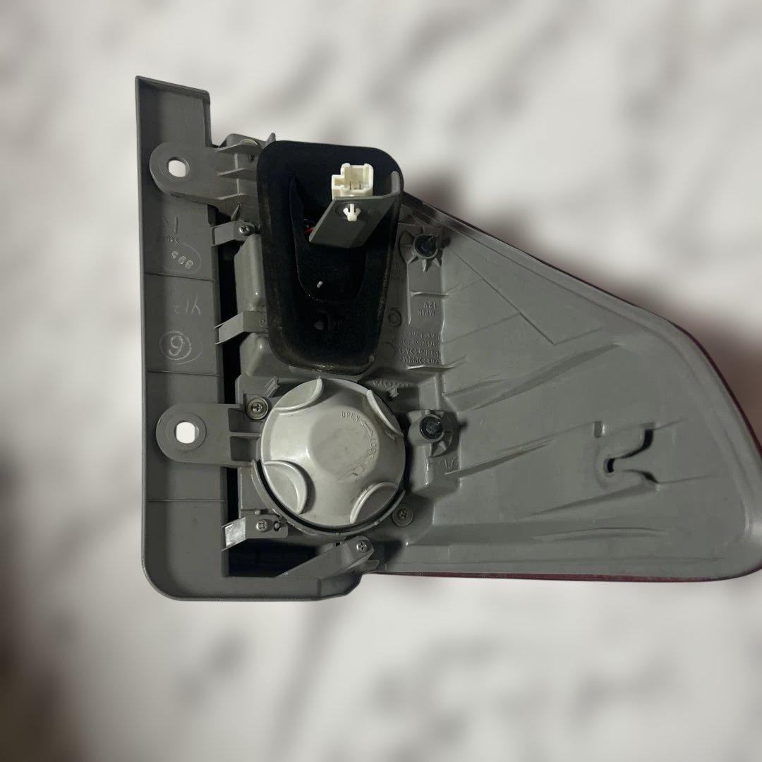 20アルファード純正テールランプ