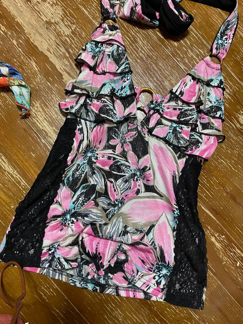 d.i.a. ダイヤ　大人気　花柄　ラメラメ　ホルター