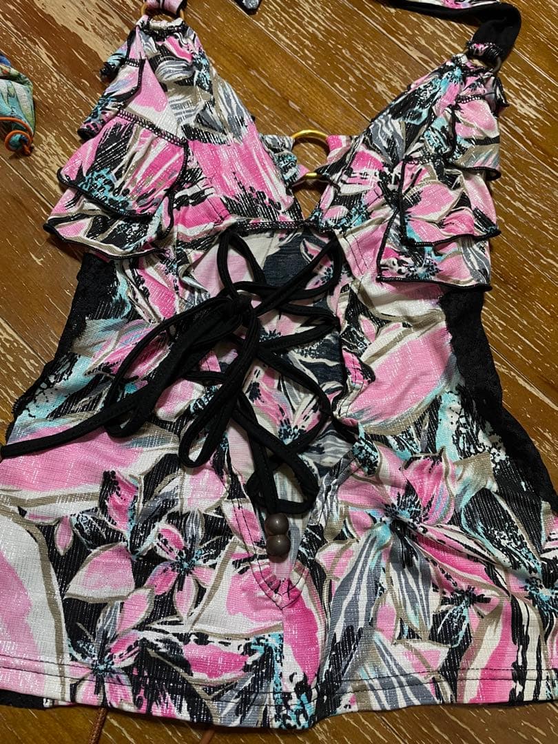 d.i.a. ダイヤ　大人気　花柄　ラメラメ　ホルター