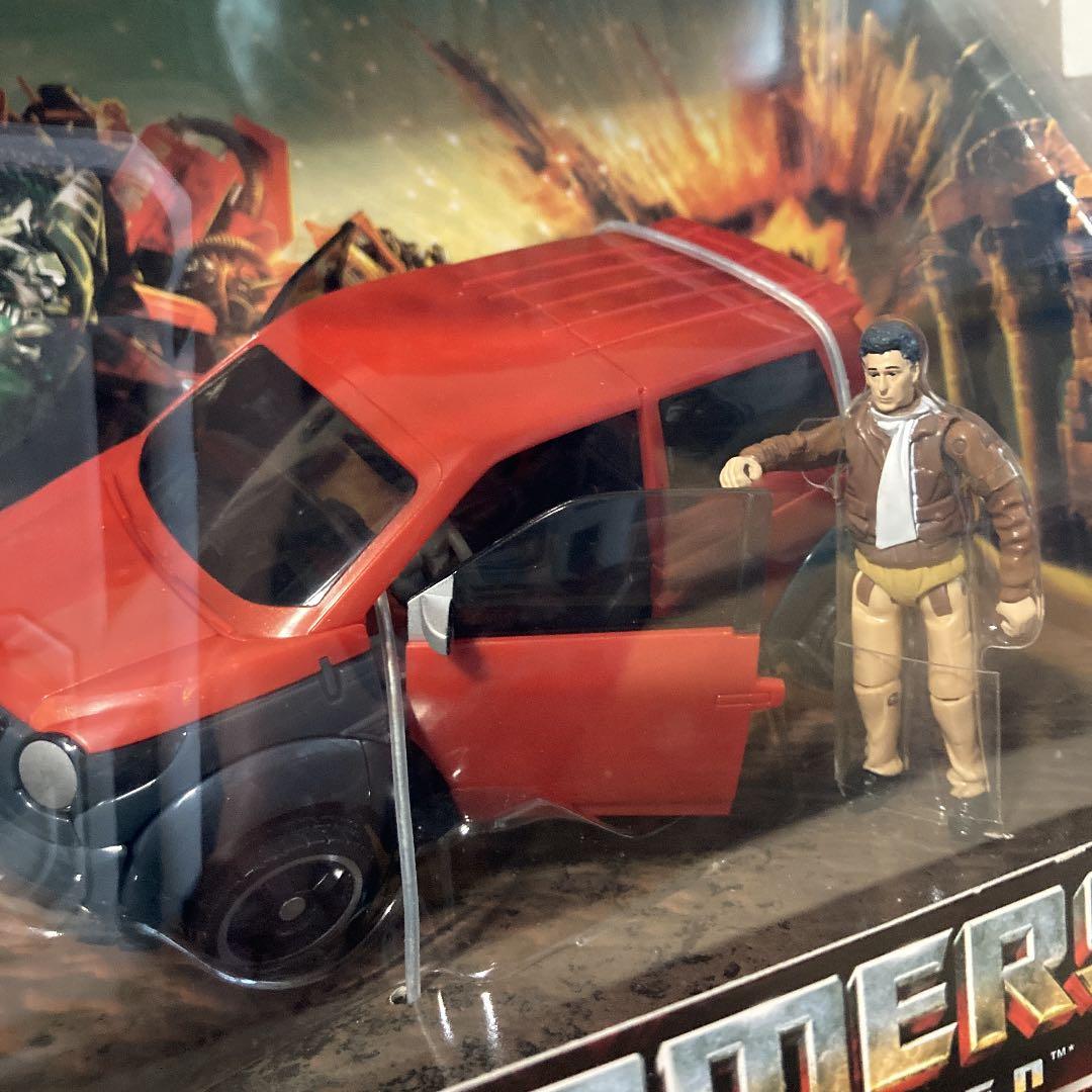 トランスフォーマーリベンジ　マッドフラップ&シモンズ捜査官