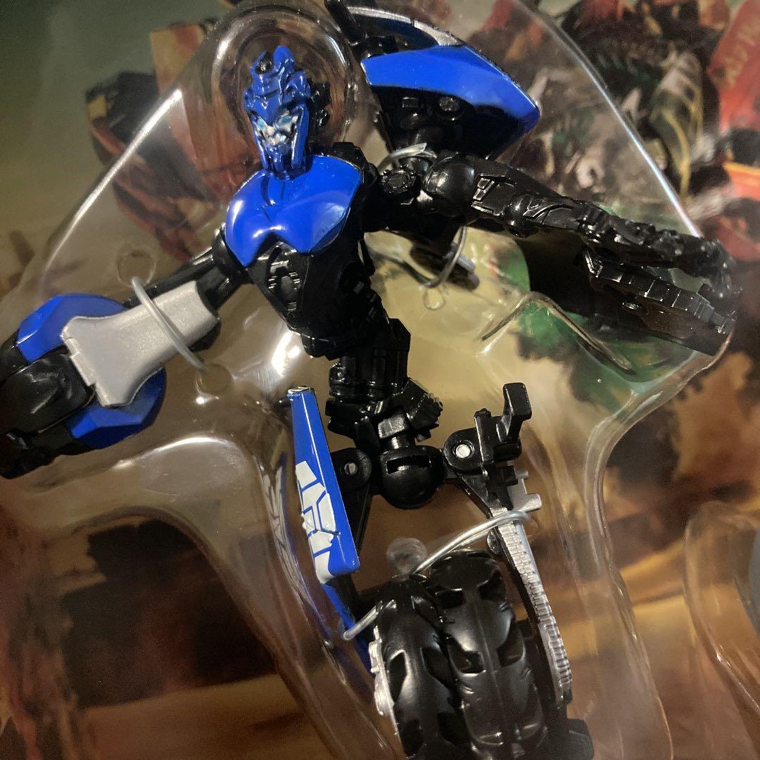 トランスフォーマーリベンジ　マッドフラップ&シモンズ捜査官