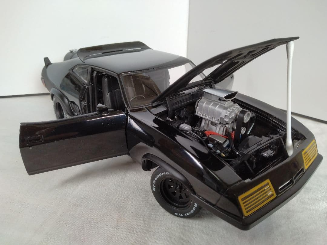 43　オートアート　マッドマックス2　ザ ロードウォーリアー　インターセプター