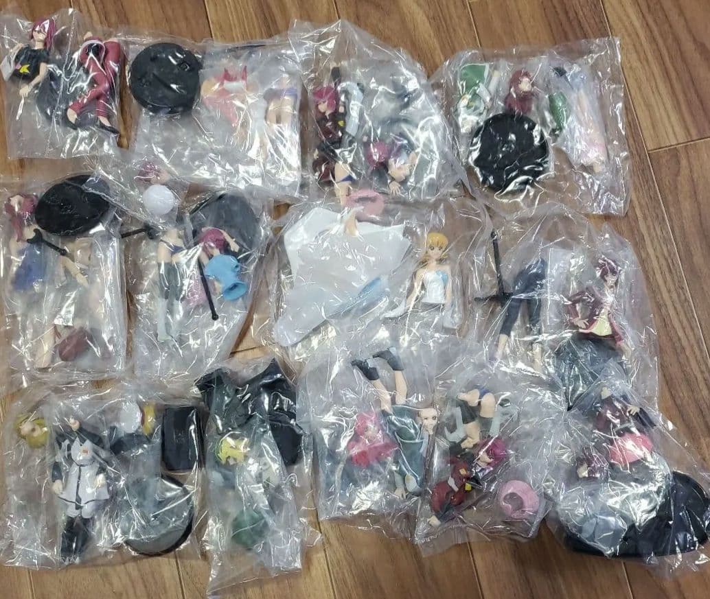 『機動戦士ガンダムSEED』 ヒロイン達の未開封フィギュア30体セット。