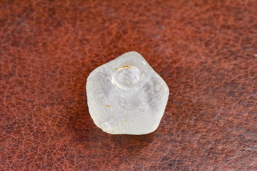 1700年代 ヨーロッパ産 氷砂糖の様な10面体トレードビーズ