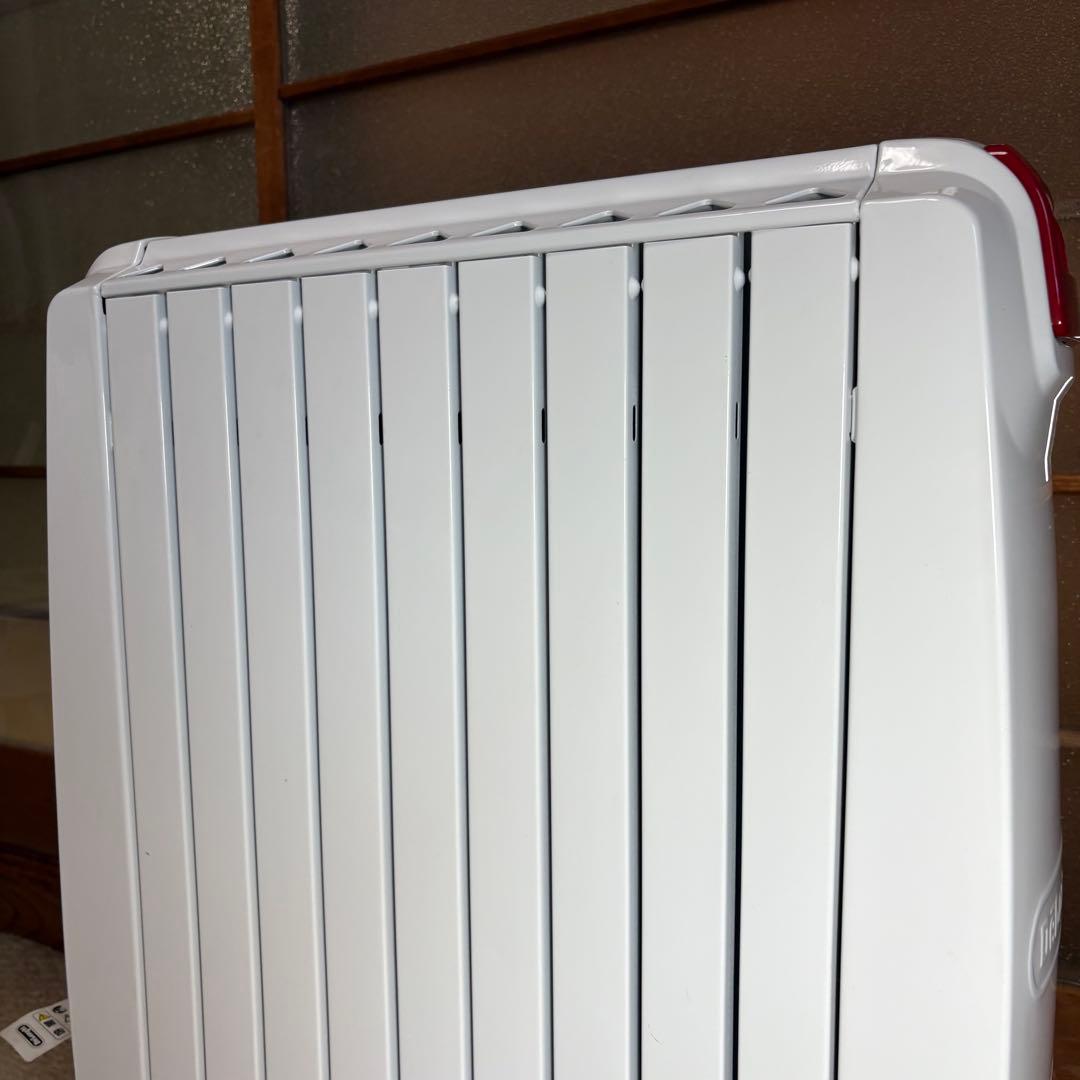 美品 デロンギオイルヒーター　ホワイトレッド