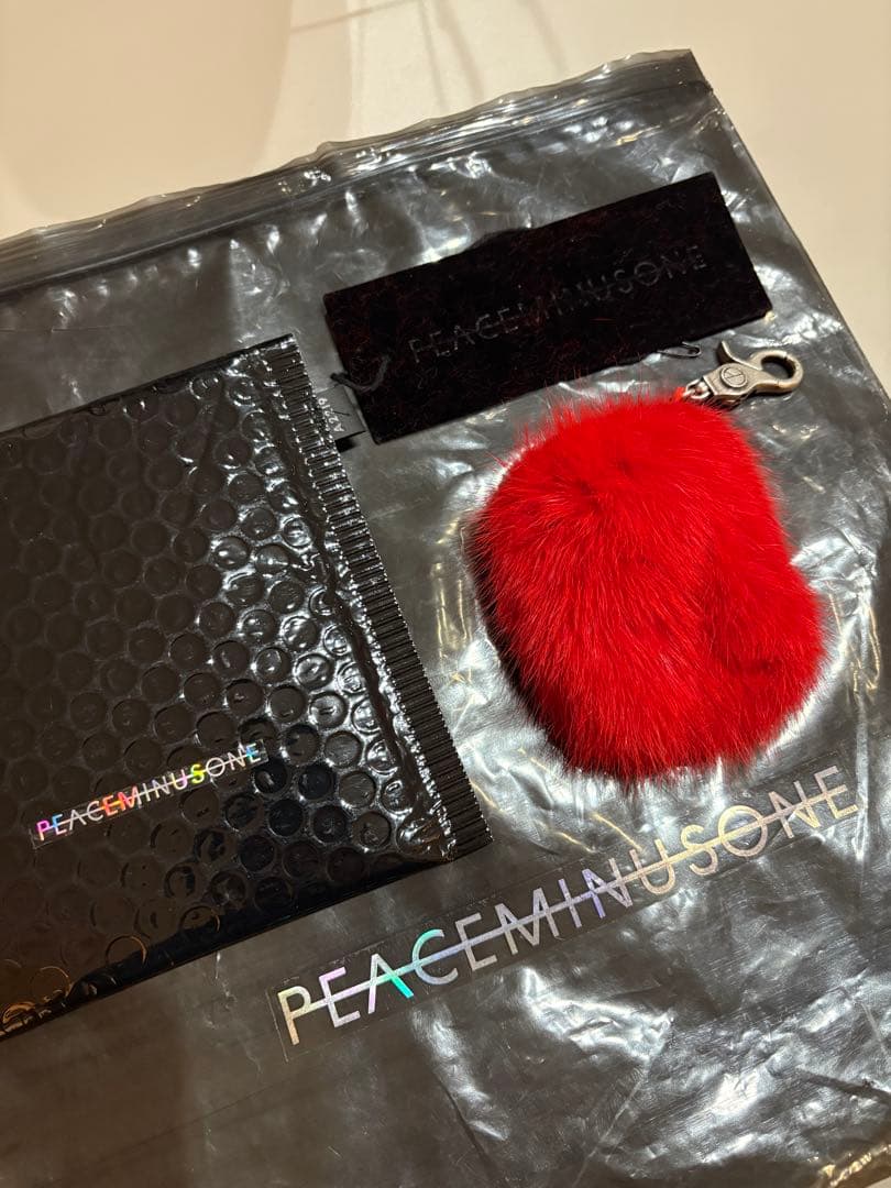 PEACEMINUSONE 赤 ファーケース