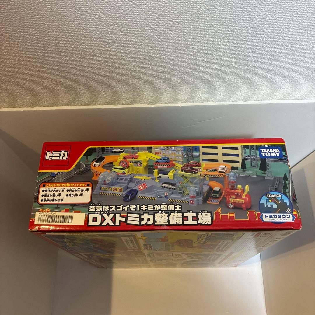 未使用　トミカ　タウン 空気はスゴイぞ! キミが整備士 DXトミカ 整備工場