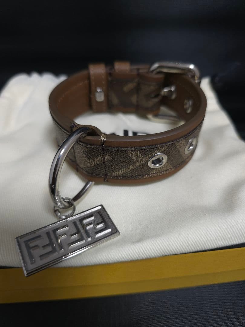 FENDI モノグラムレザー首輪