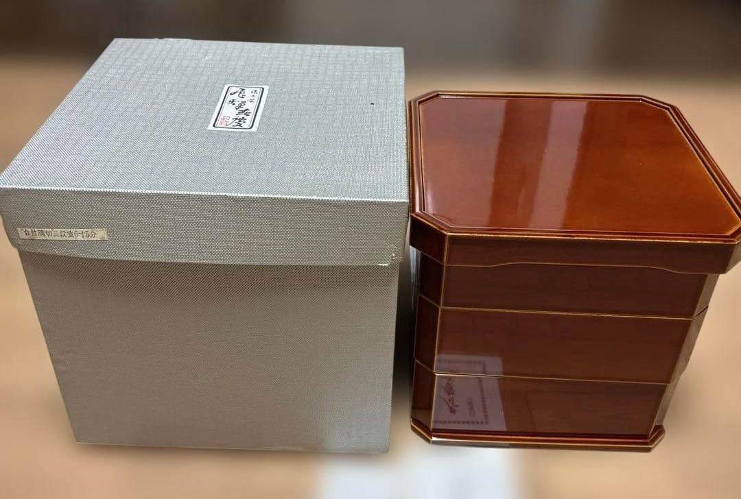 飛騨高山春慶塗　漆器 三段重　台付隅切三段重6寸5分　￼未使用品　木製　うるし塗