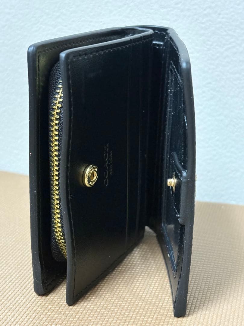 【新品】コーチ　二つ折り財布