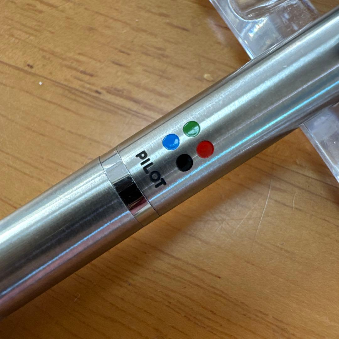 廃盤 PILOT パイロット 細字4色 ボールペン 多色ペン 振り子式