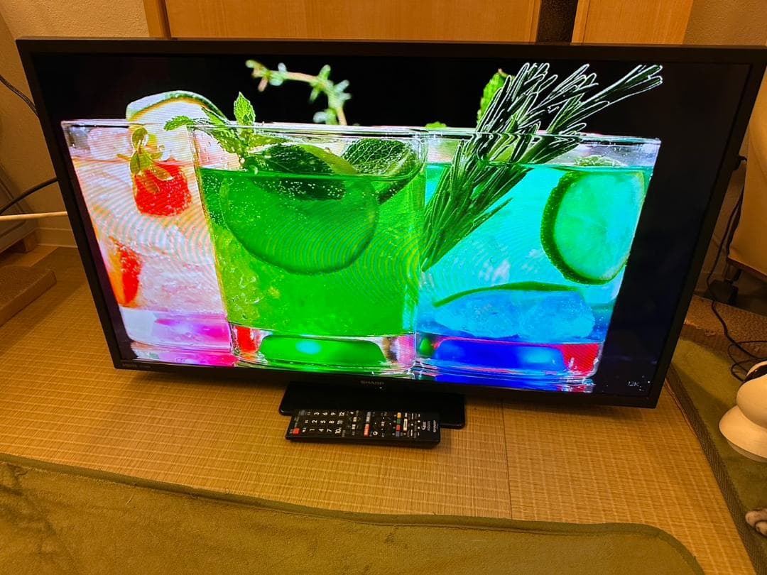 SHARP シャープ　32型　テレビ 2T-C32DE 2022年製　状態綺麗！