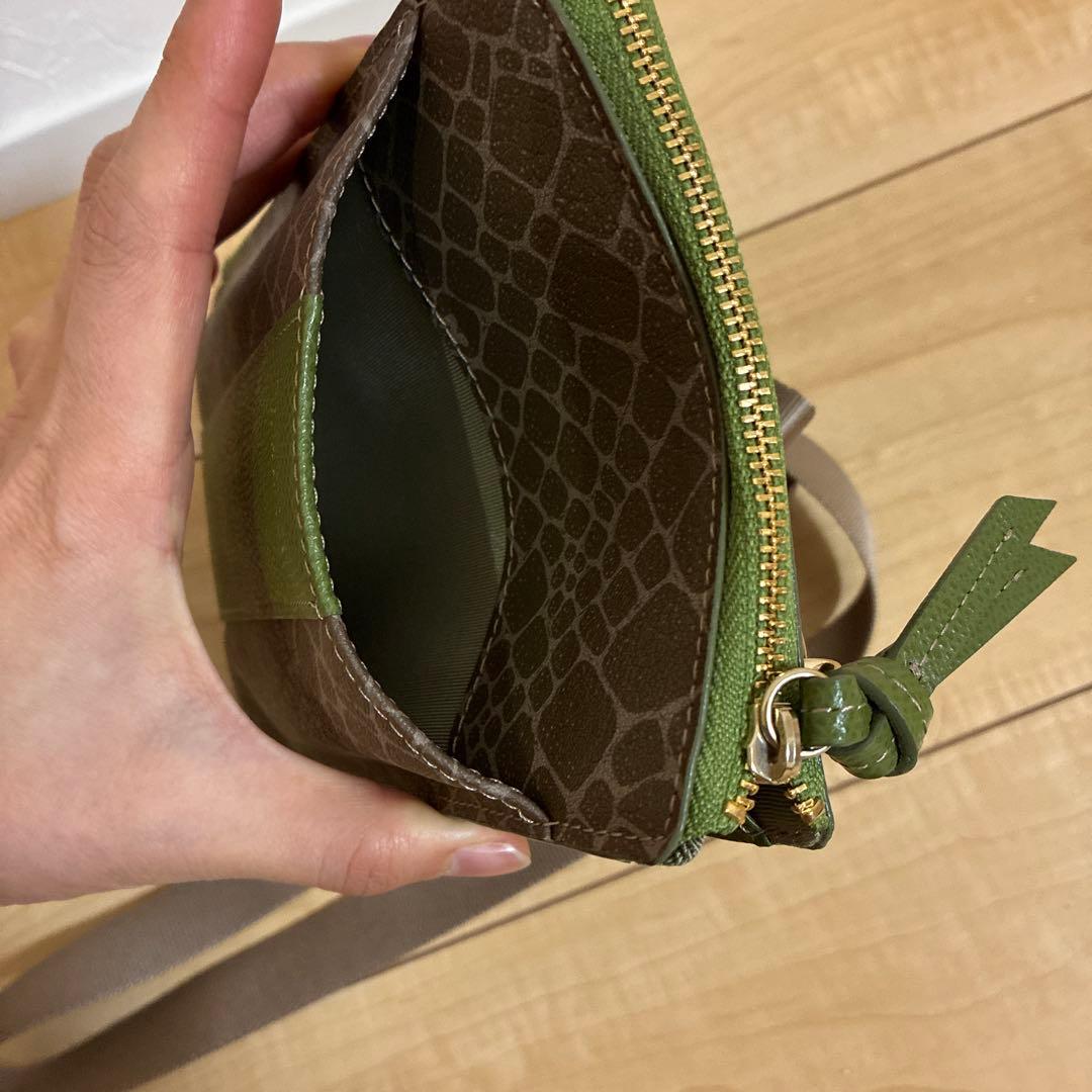 NINA RICCI スマホショルダーバッグ　グレインヌーボーパース