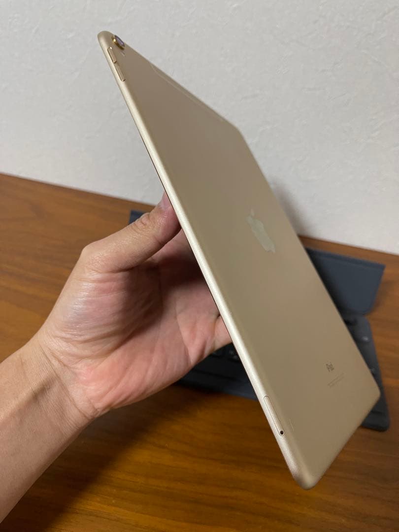 iPad 10.5インチ ゴールド バッテリー98%